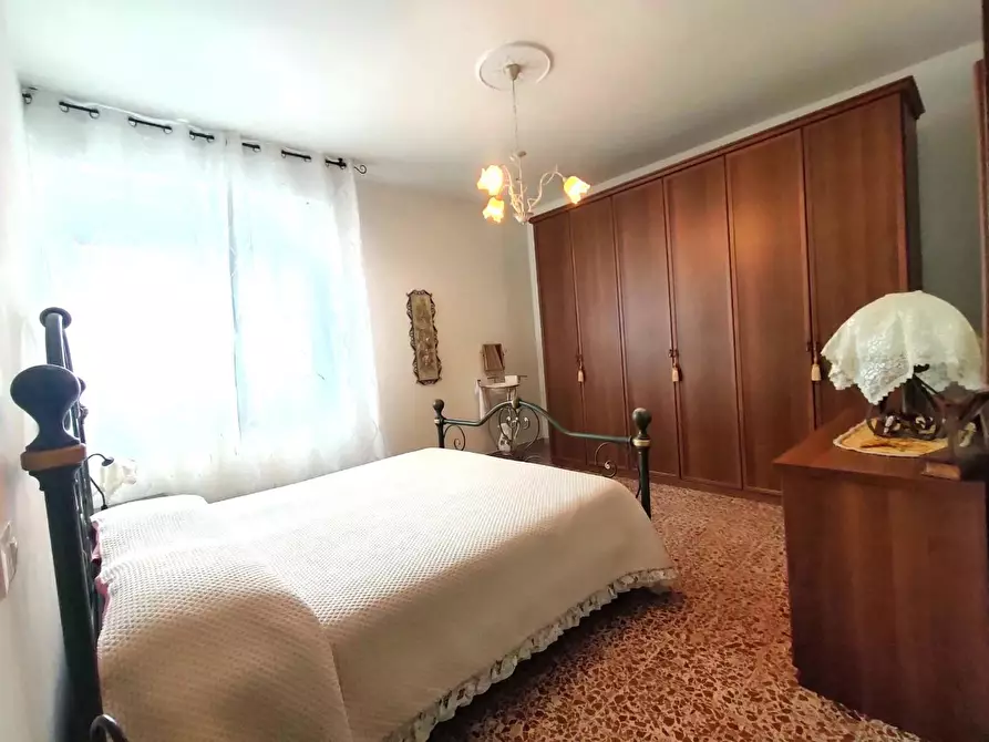 Immagine 6 di Appartamento in vendita  a Massa