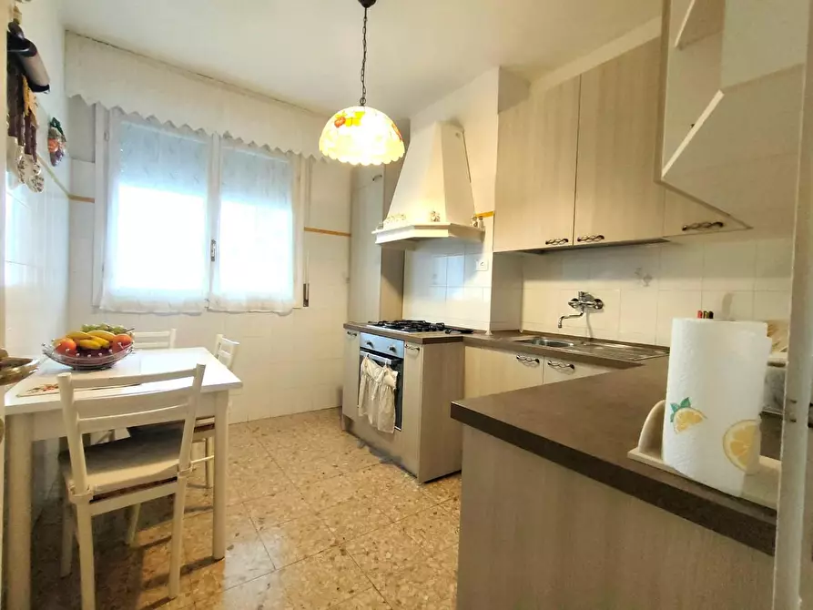 Immagine 4 di Appartamento in vendita  a Massa