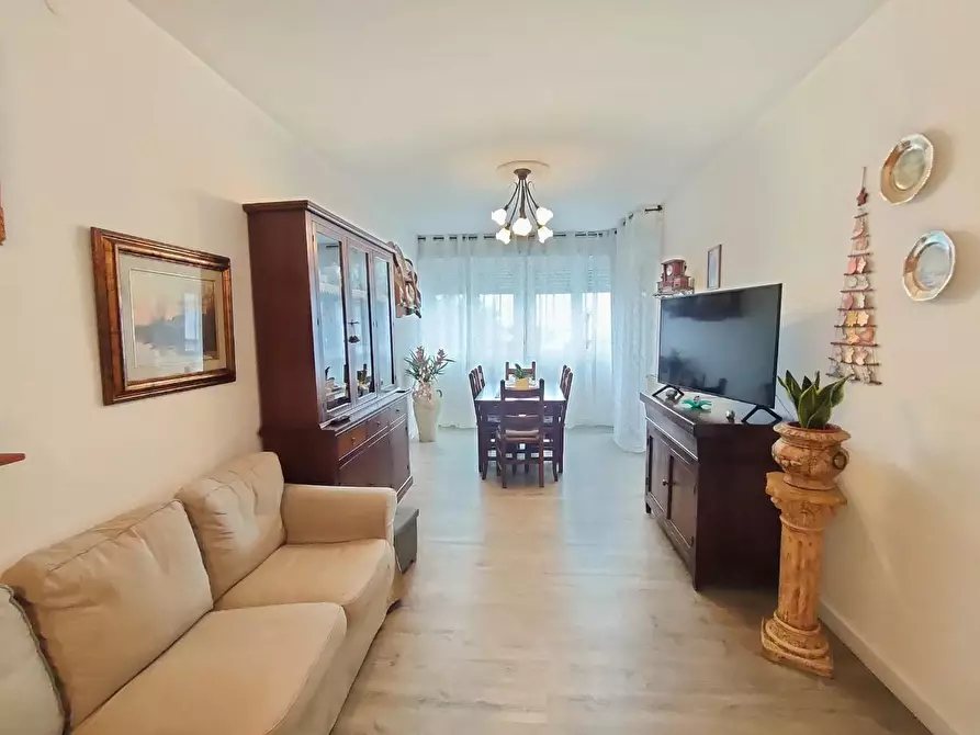 Immagine 12 di Appartamento in vendita  a Massa