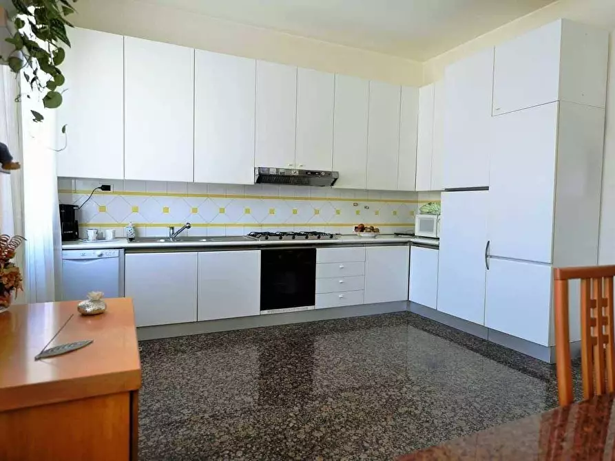 Immagine 7 di Villa in vendita  a Fosdinovo