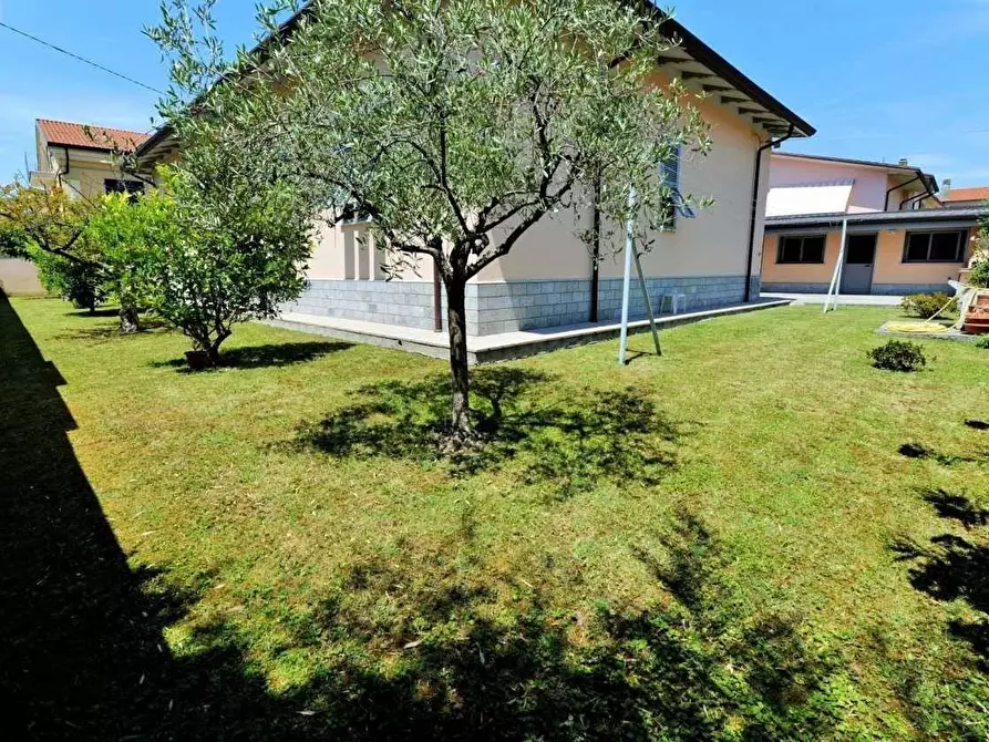 Immagine 1 di Villa in vendita  a Fosdinovo