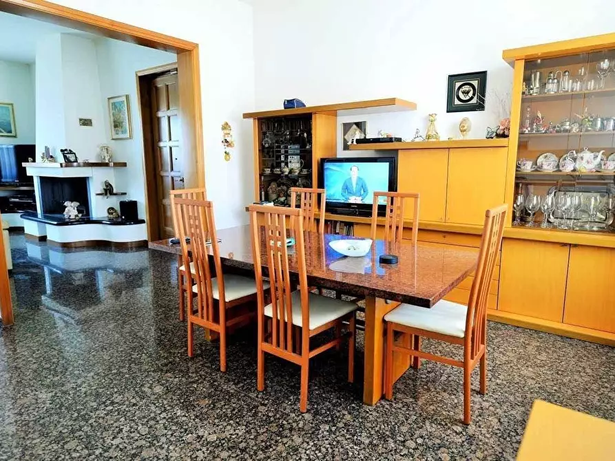 Immagine 6 di Villa in vendita  a Fosdinovo