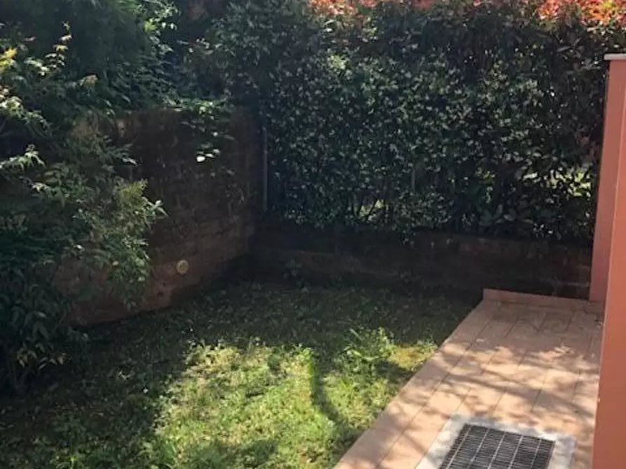 Immagine 2 di Casa quadrifamiliare in vendita  a Castelnuovo Magra