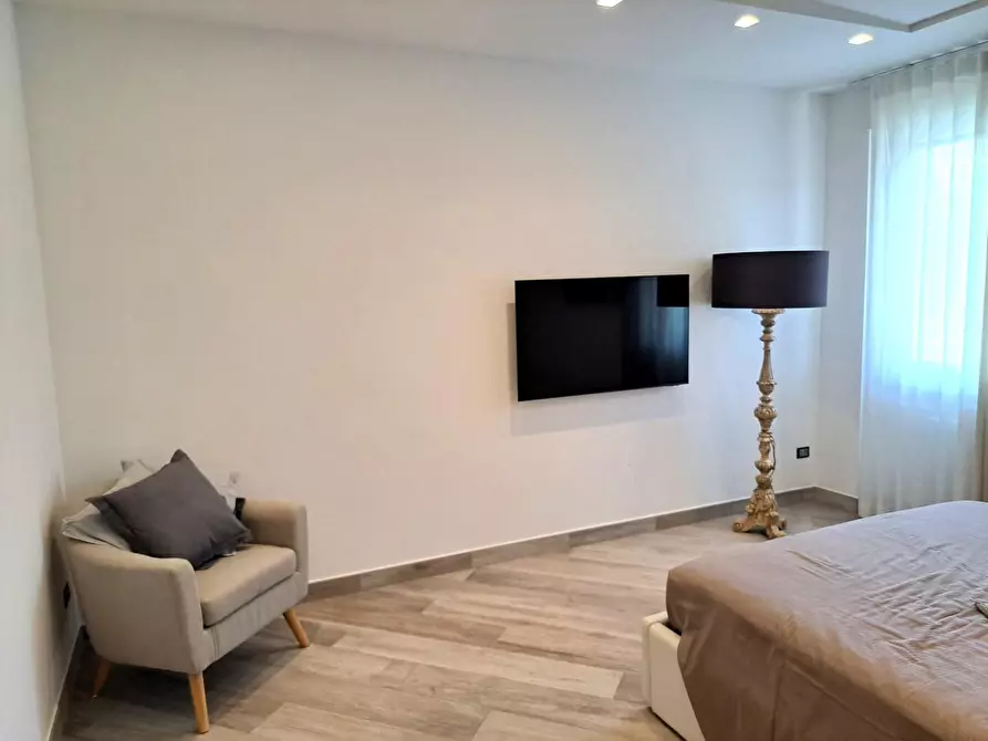 Immagine 12 di Appartamento in vendita  a Carrara