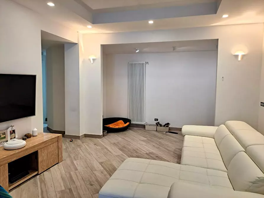 Immagine 2 di Appartamento in vendita  a Carrara