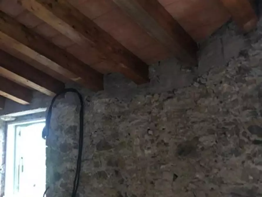 Immagine 1 di Porzione di casa in vendita  a Fosdinovo