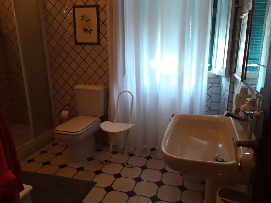 Immagine 20 di Villa in vendita  a Carrara