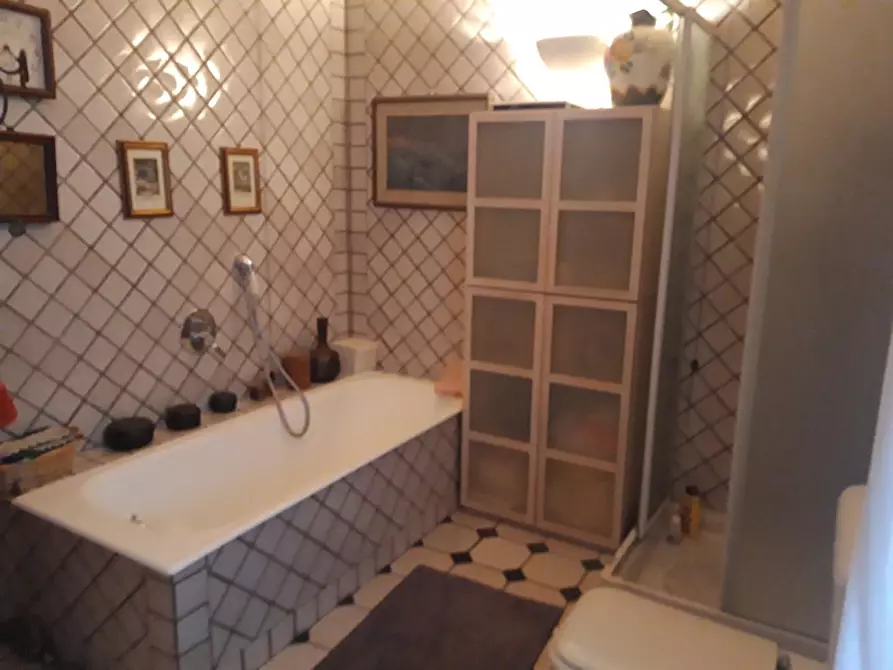 Immagine 19 di Villa in vendita  a Carrara