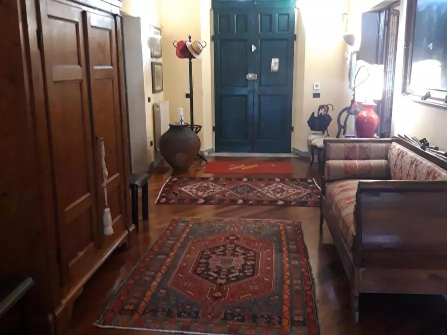 Immagine 2 di Villa in vendita  a Carrara