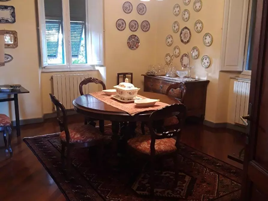 Immagine 3 di Villa in vendita  a Carrara