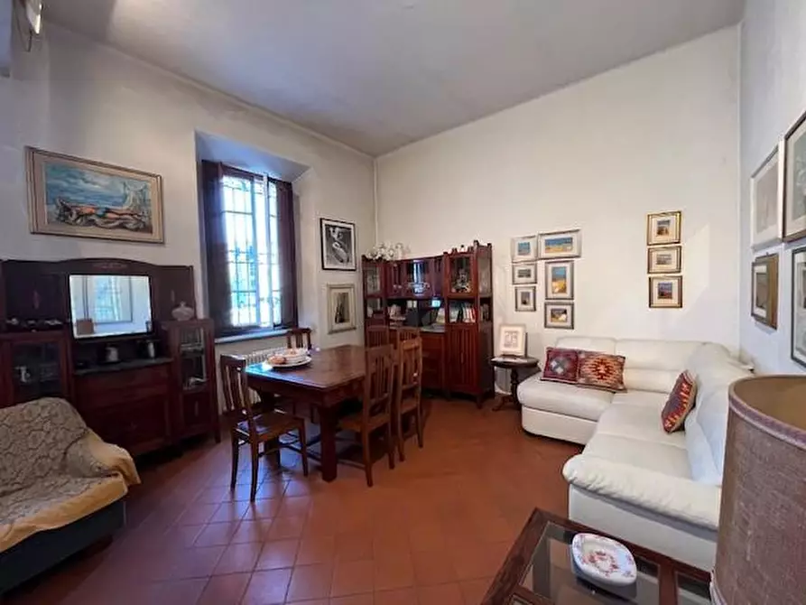 Immagine 1 di Casa bifamiliare in vendita  a Lucca