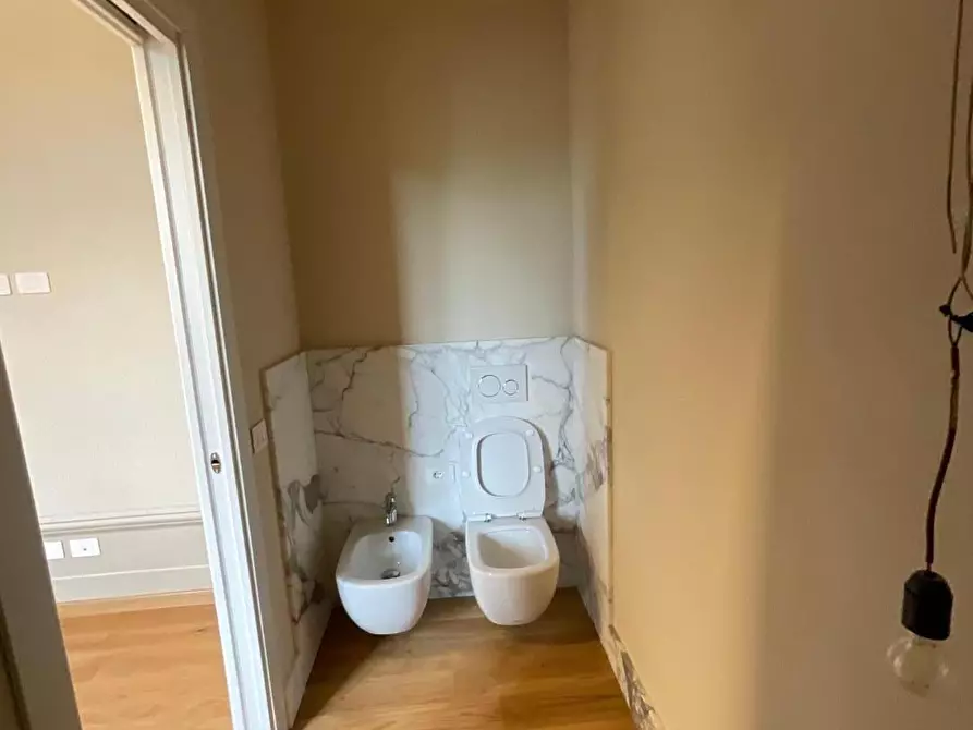 Immagine 18 di Immobile di prestigio in vendita  a Cascina