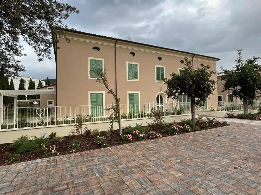 Immagine 2 di Immobile di prestigio in vendita  a Cascina