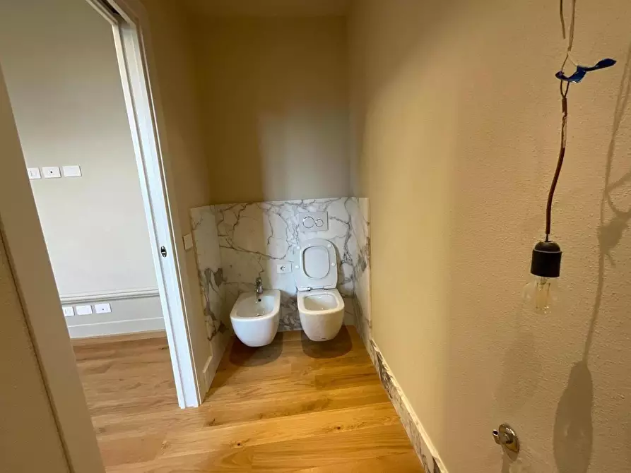 Immagine 15 di Immobile di prestigio in vendita  a Cascina