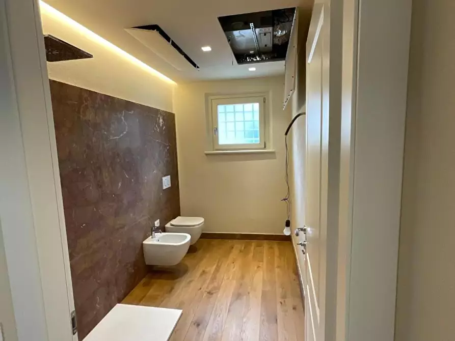 Immagine 22 di Immobile di prestigio in vendita  a Cascina