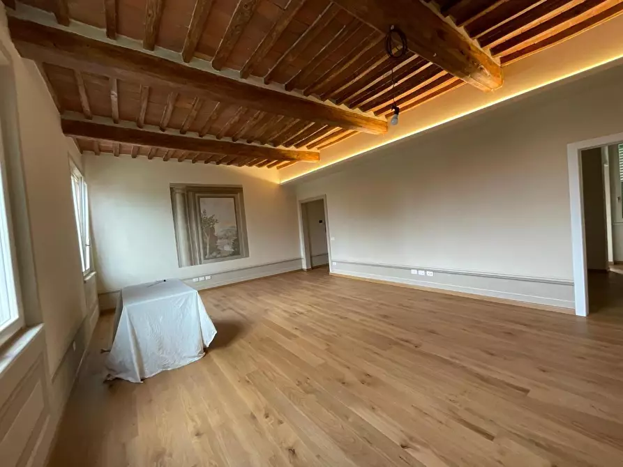 Immagine 9 di Immobile di prestigio in vendita  a Cascina