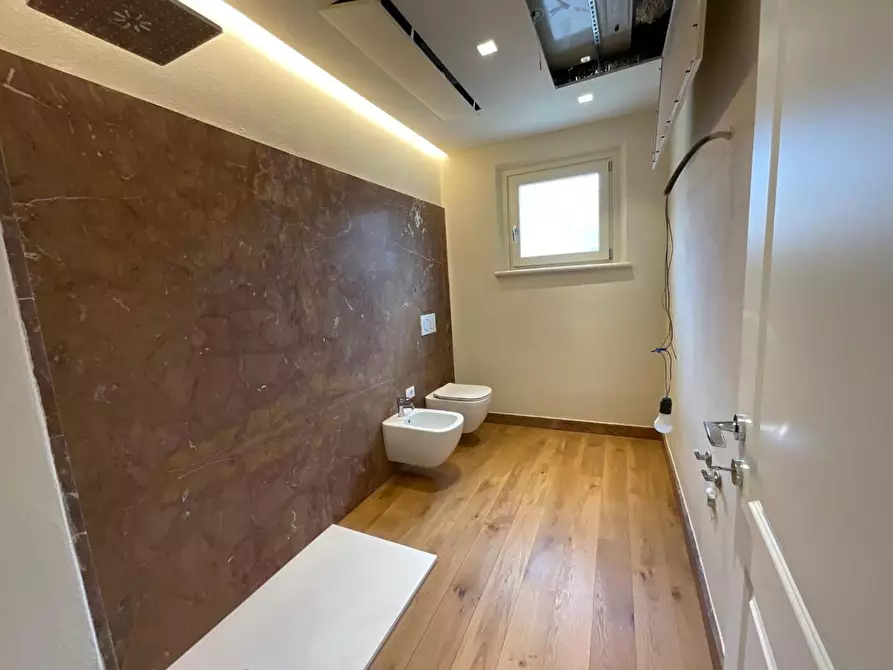 Immagine 21 di Immobile di prestigio in vendita  a Cascina