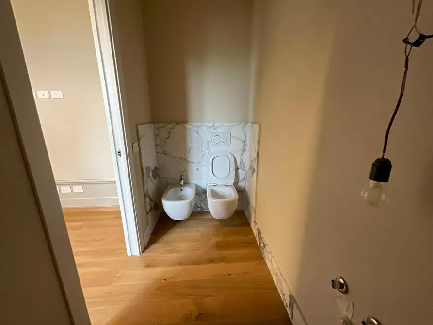 Immagine 17 di Immobile di prestigio in vendita  a Cascina