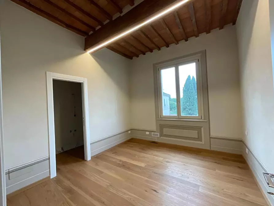 Immagine 11 di Immobile di prestigio in vendita  a Cascina