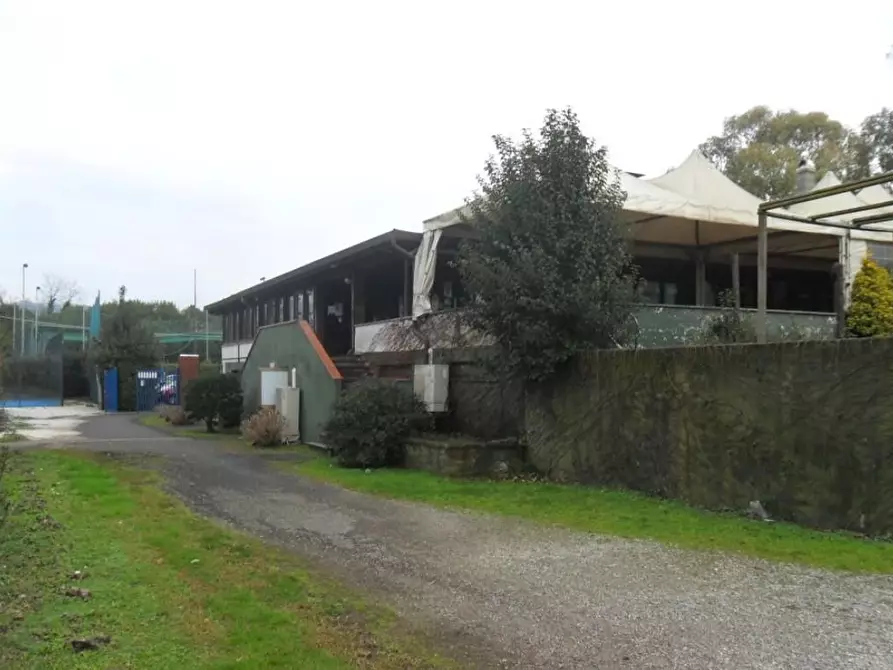 Immagine 1 di Capannone industriale in vendita  a Camaiore