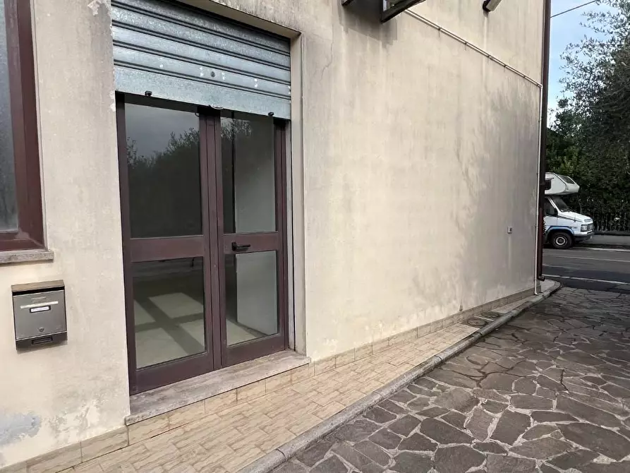 Immagine 9 di Locale commerciale in vendita  a San Giuliano Terme