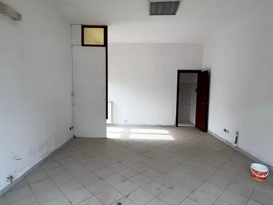 Immagine 10 di Locale commerciale in vendita  a San Giuliano Terme