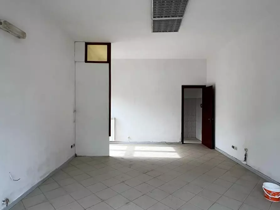 Immagine 5 di Locale commerciale in vendita  a San Giuliano Terme