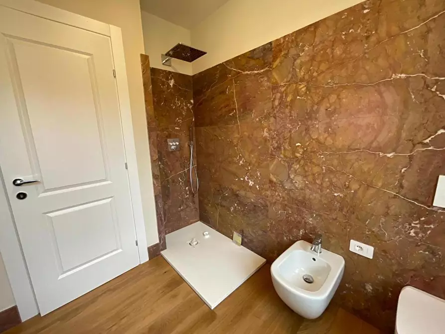 Immagine 19 di Immobile di prestigio in vendita  a Cascina