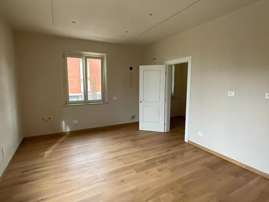 Immagine 27 di Immobile di prestigio in vendita  a Cascina