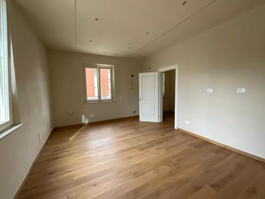 Immagine 26 di Immobile di prestigio in vendita  a Cascina