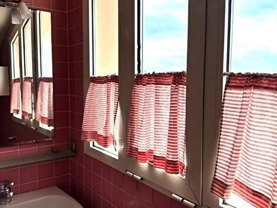 Immagine 23 di Mansarda in vendita  a Viareggio