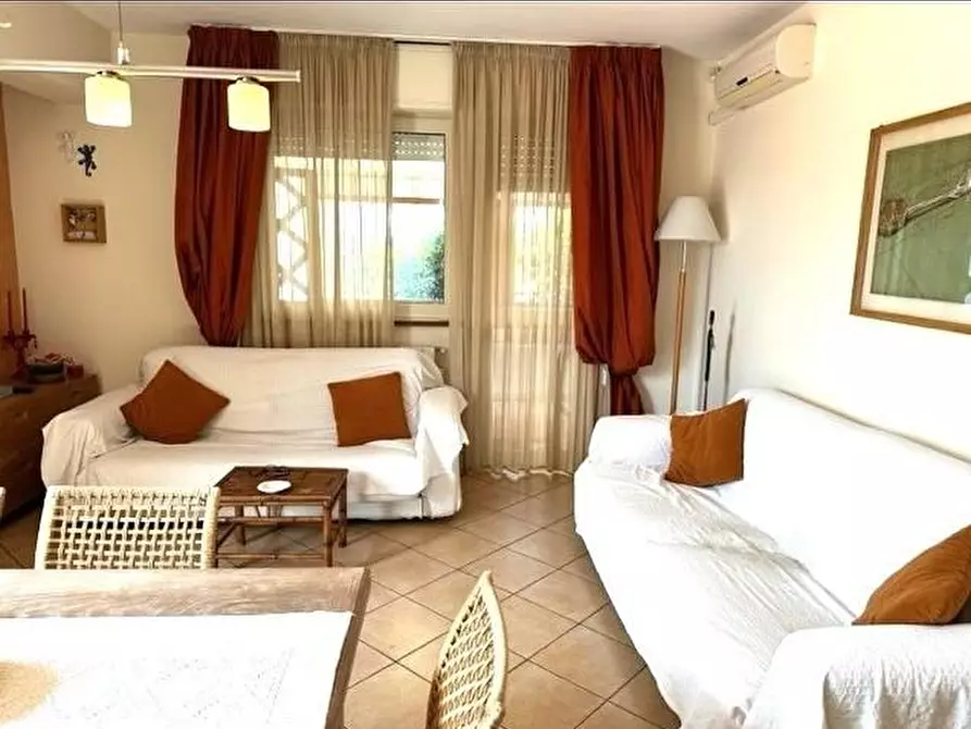 Immagine 2 di Mansarda in vendita  a Viareggio