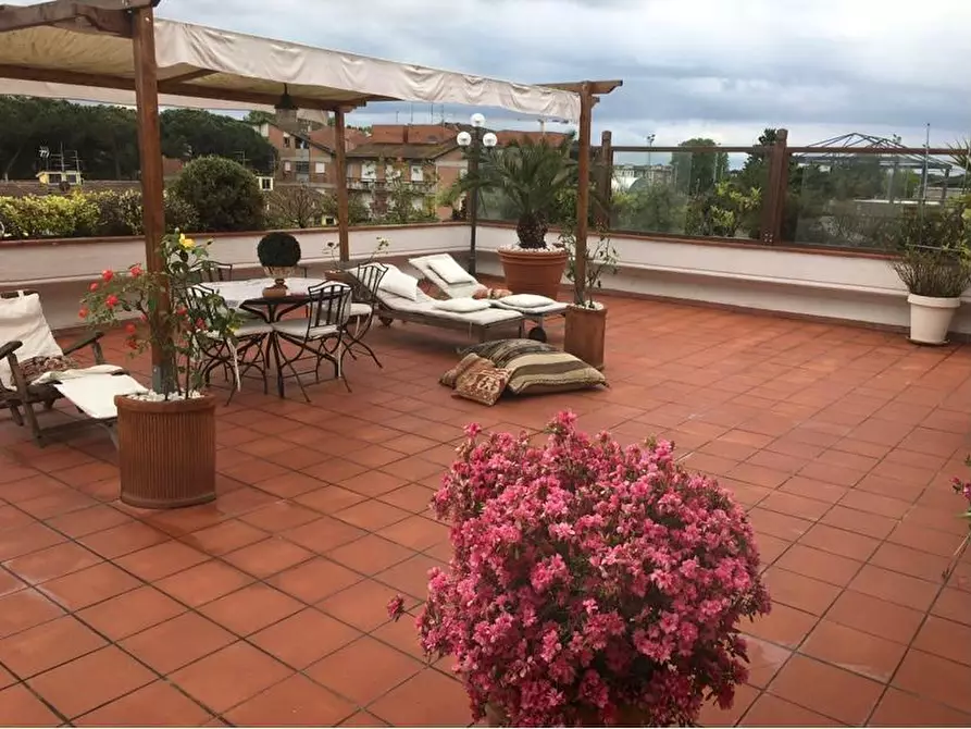 Immagine 8 di Mansarda in vendita  a Viareggio