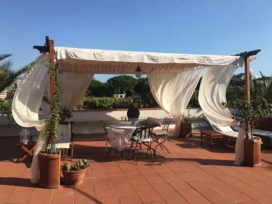 Immagine 12 di Mansarda in vendita  a Viareggio