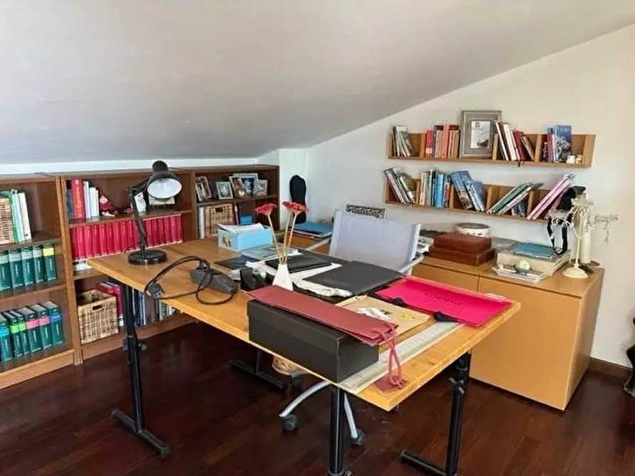 Immagine 25 di Mansarda in vendita  a Viareggio