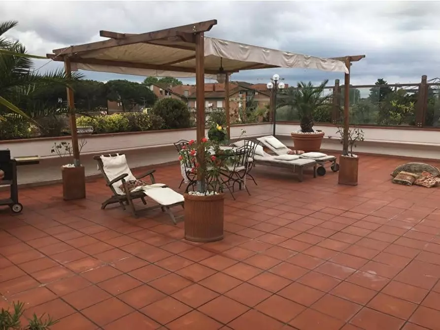 Immagine 10 di Mansarda in vendita  a Viareggio