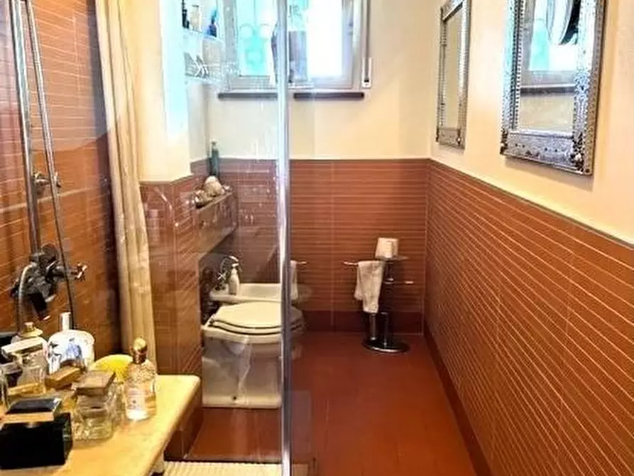 Immagine 21 di Mansarda in vendita  a Viareggio