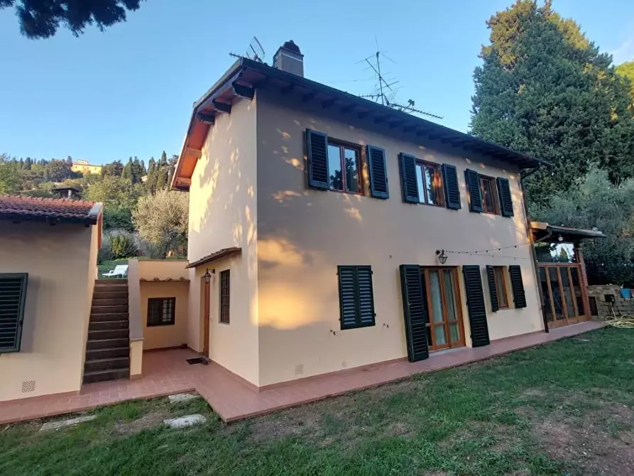 Immagine 1 di Villa in affitto  a Firenze