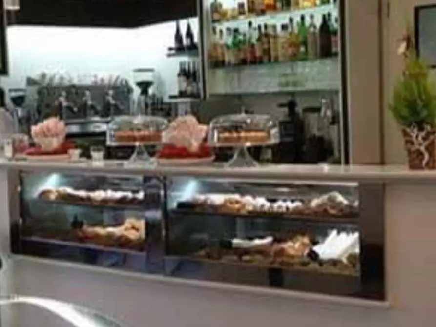 Immagine 2 di Bar / Ristorante in vendita  a Lucca