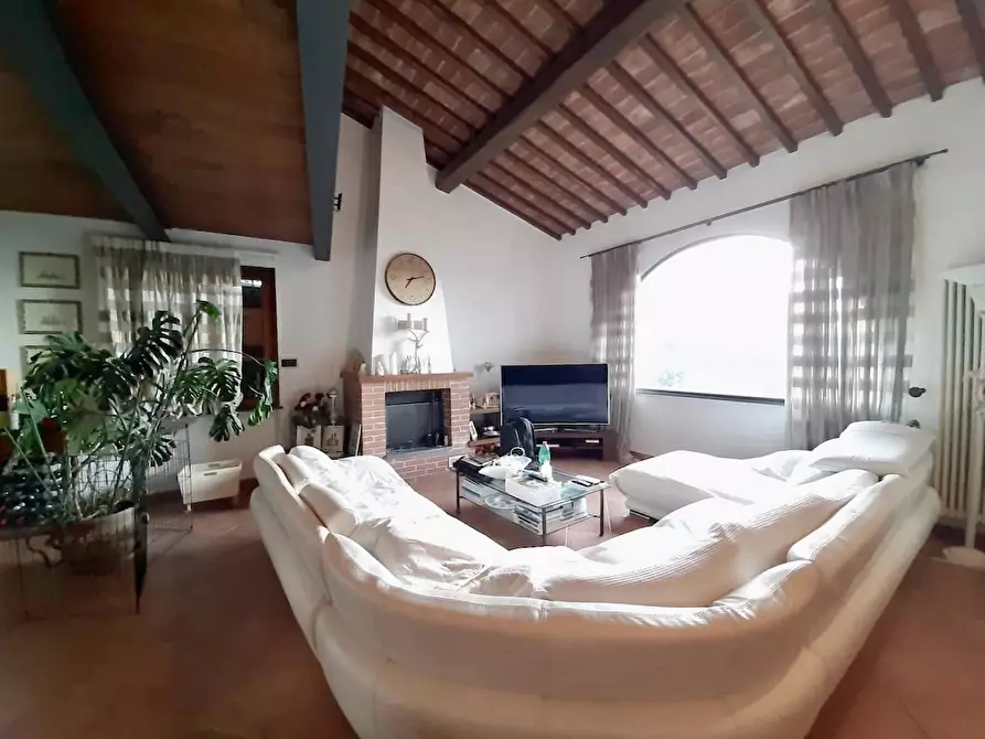 Immagine 1 di Villa in vendita  a San Giuliano Terme