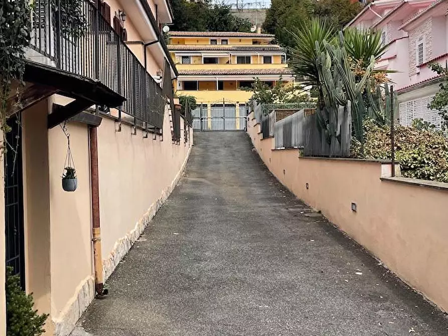 Immagine 37 di Villetta a schiera in vendita  a Fiumicino