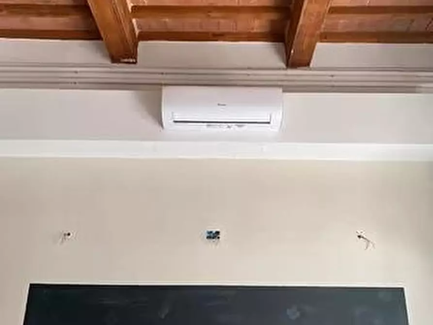 Immagine 5 di Negozio in affitto  a Livorno