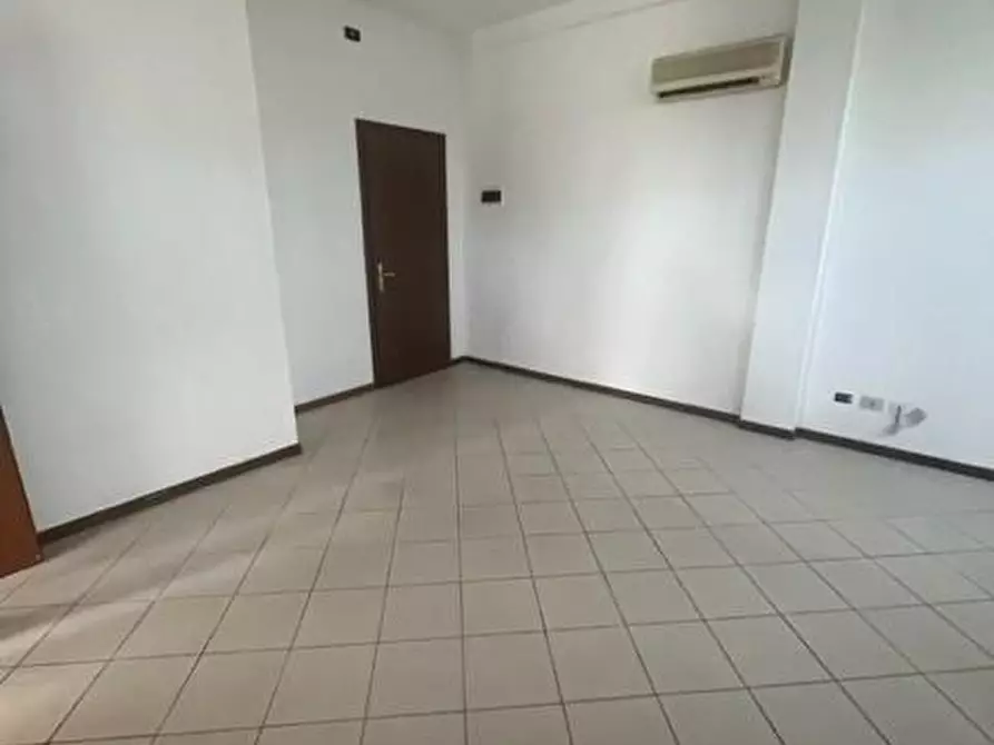 Immagine 3 di Locale commerciale in affitto  a Fosdinovo