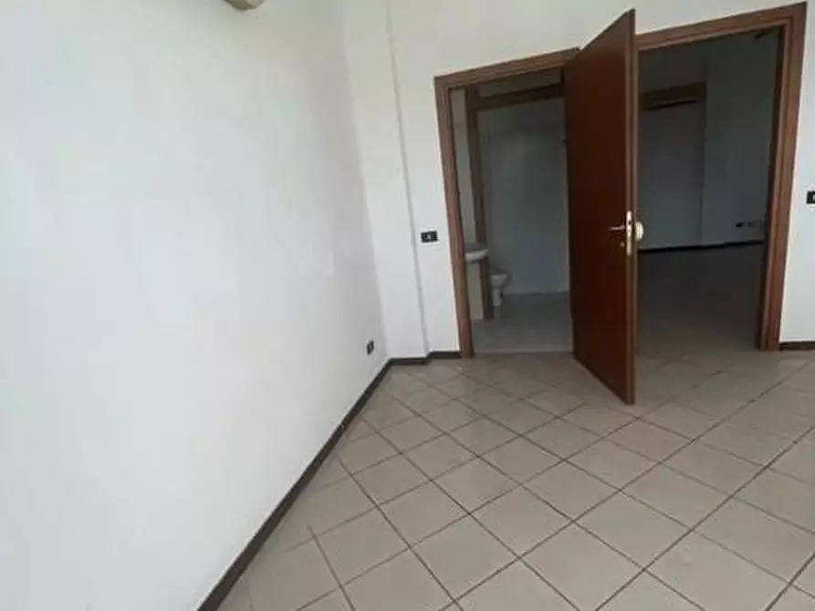 Immagine 5 di Locale commerciale in affitto  a Fosdinovo