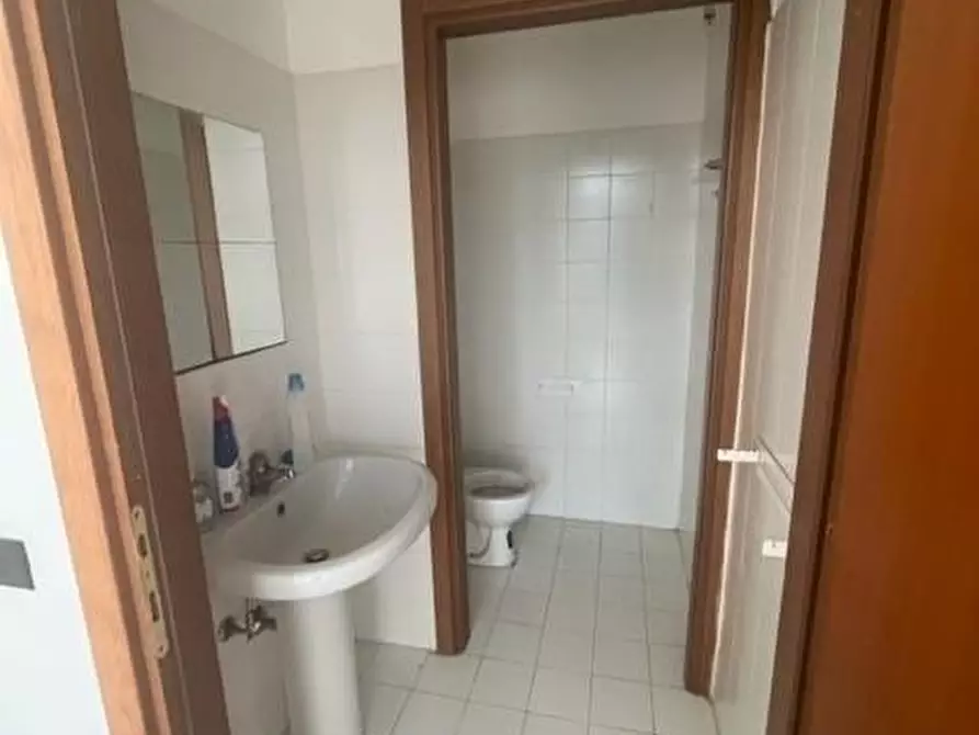 Immagine 4 di Locale commerciale in affitto  a Fosdinovo