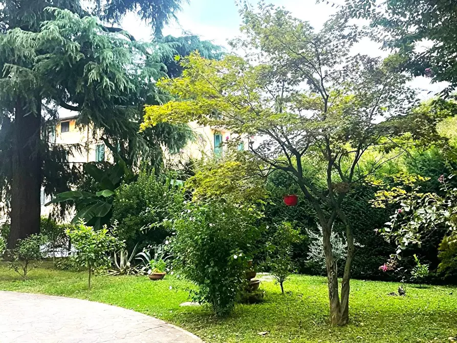 Immagine 2 di Appartamento in vendita  a Bergamo