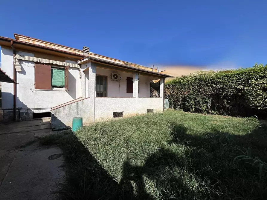 Immagine 2 di Casa indipendente in vendita  a Seravezza