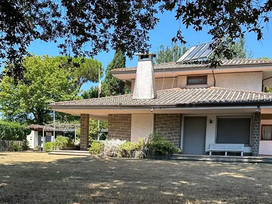 Immagine 2 di Villa in vendita  a Forte Dei Marmi