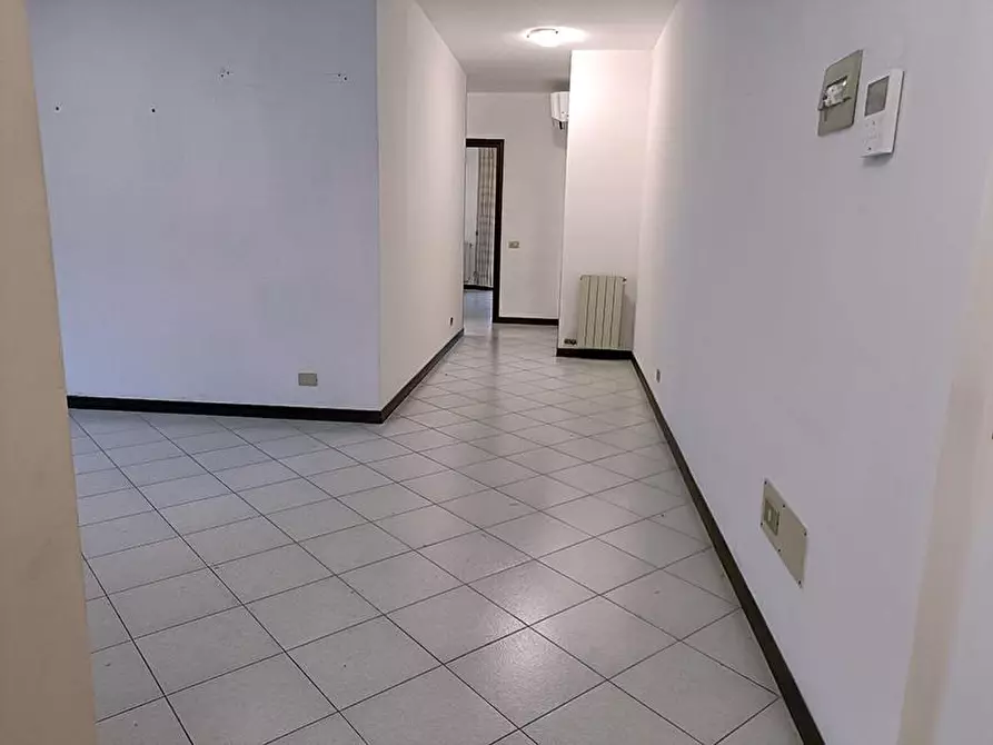 Immagine 1 di Appartamento in vendita  a Carrara