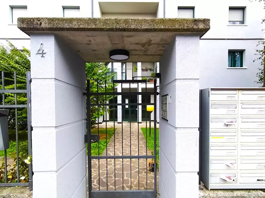 Immagine 5 di Appartamento in vendita  a Bergamo